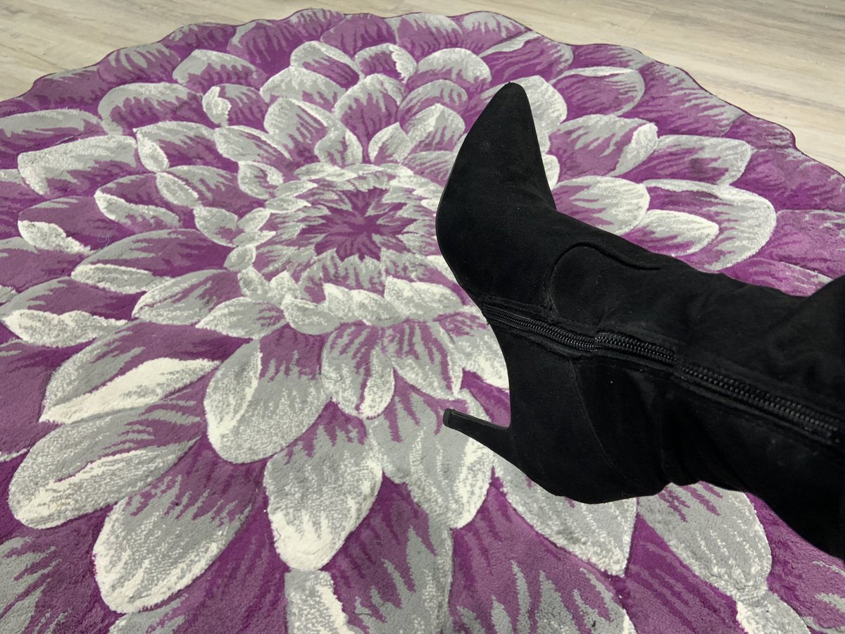kats_clicks's tweet photo. Such a fun morning modeling some of this year’s hottest fall fashions at Violets of Strathroy.
Comfy, and warm, and cozy, and pushing me, ever so gently, out of my comfort zone.
Keep watching this space for the looks!
#modelmaterial #comfortzone #fallfashion https://t.co/Lqj702y44g