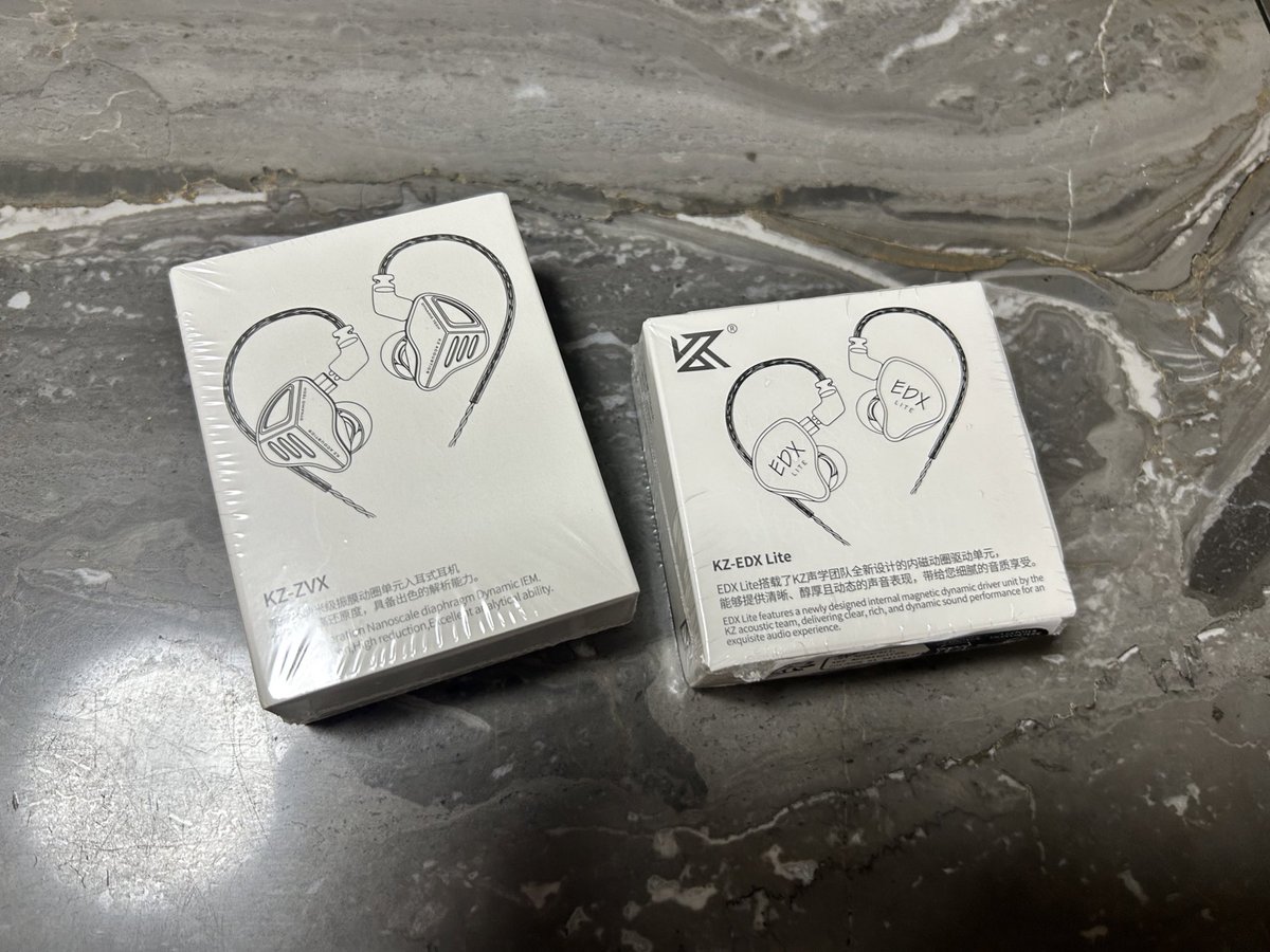 i_notep3196's tweet photo. 着弾&開封!
後ほど簡易レビュー!
#イヤホン #オーディオ #中華
#Aliexpress #earphone
#KZ #zvx #edxlite https://t.co/TgVkVb3oaJ