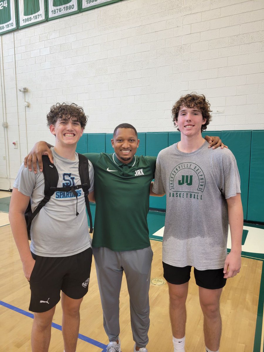 Dylan Reach tweet media