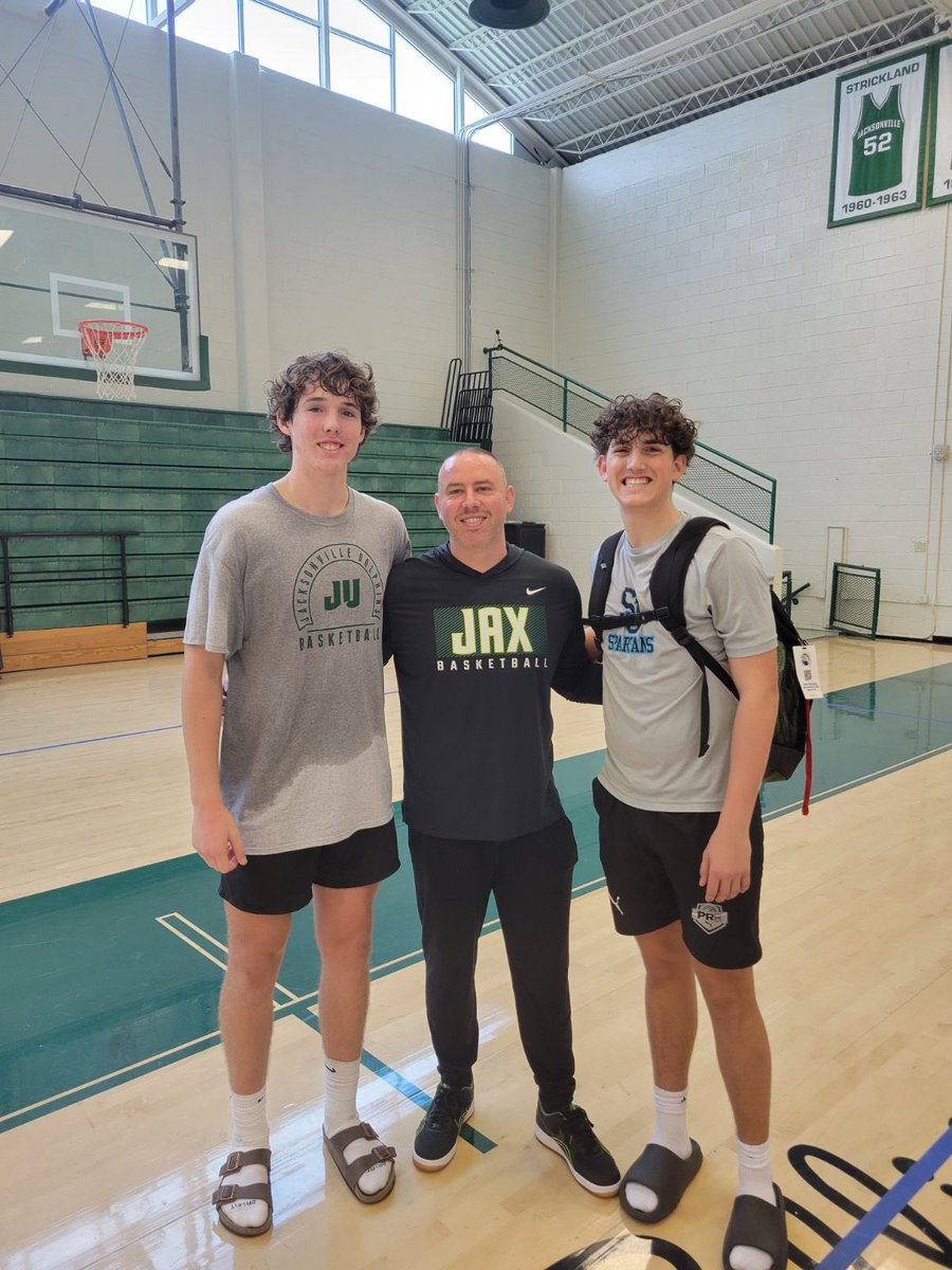 Dylan Reach tweet media