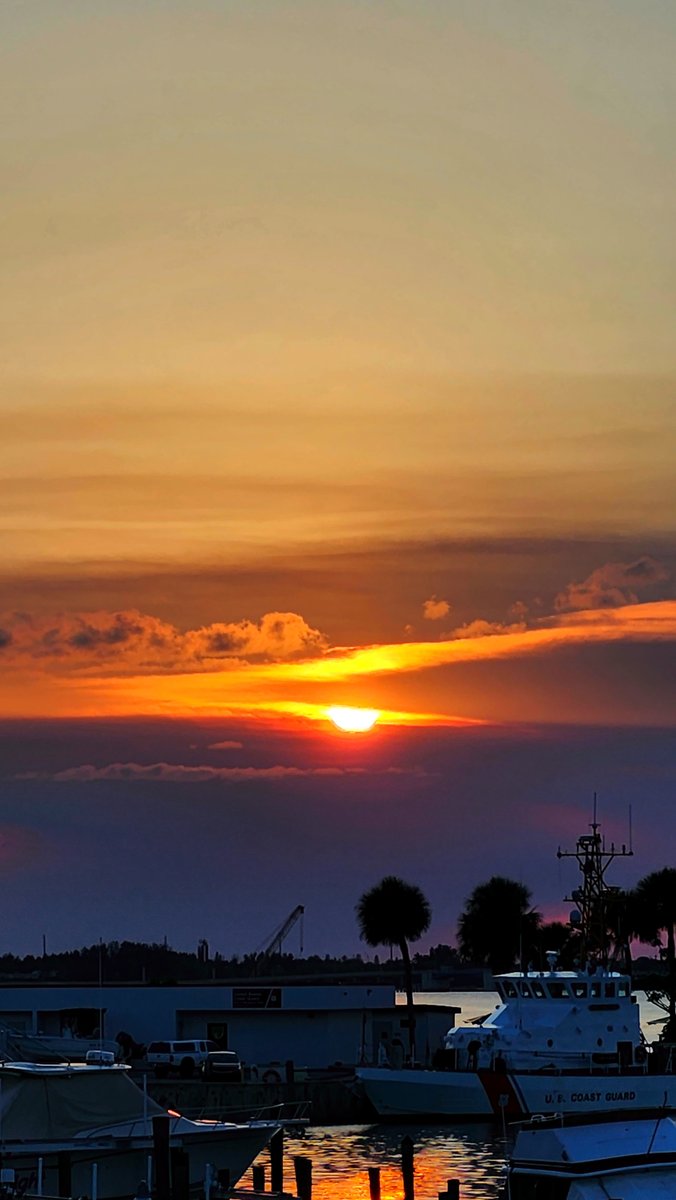 Smoking_Blends's tweet photo. Florida Sunset https://t.co/pfhIfmGIwM