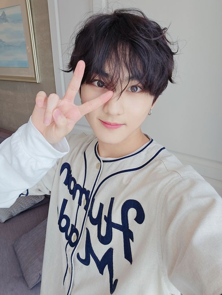 infochoquei's tweet photo. GENTE?!🚨 Um vídeo vazar do ensaio do info, internautas coreanos apontam que Davi e Joas são os dozens do grupo.
"나는 조아스가 팔을 움직이는 방식이 마음에 들지 않습니다."
"다비는 로봇처럼 움직인다."
#INFOCHOQUEI #JOAS
#DAVI @kimjoasdasilva @YOLOyoul https://t.co/GCNXygjuQ0