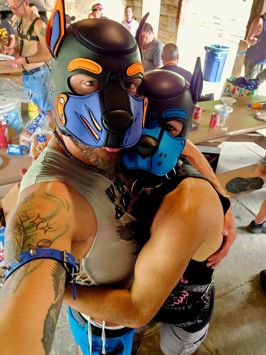 Got the best hugs from the adorable <a href="/bluesteel274/">Bluesteel Wolf</a> at the Pet Picnic for <a href="/SteelCityPups/">Steel City Pups</a> 5th birthday