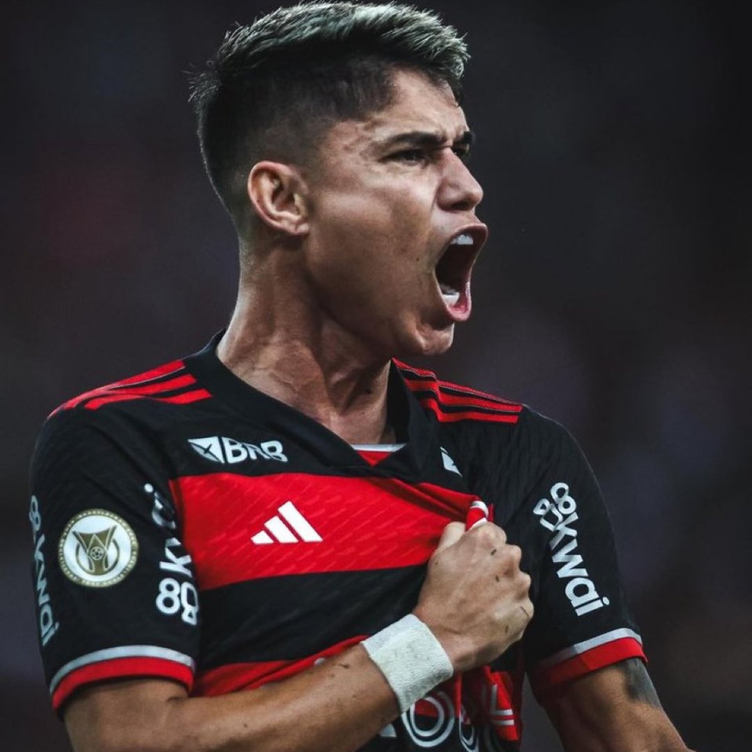 CentralFlaNacao's tweet photo. Esse rapaz não é normal.

Correu muito, 90 minutos na altitude e hoje está aqui, correndo pra crlh e mais uma vez participando de gol.

Você é foda L.A, raça pura🔴⚫ https://t.co/9yUcb1G4TZ