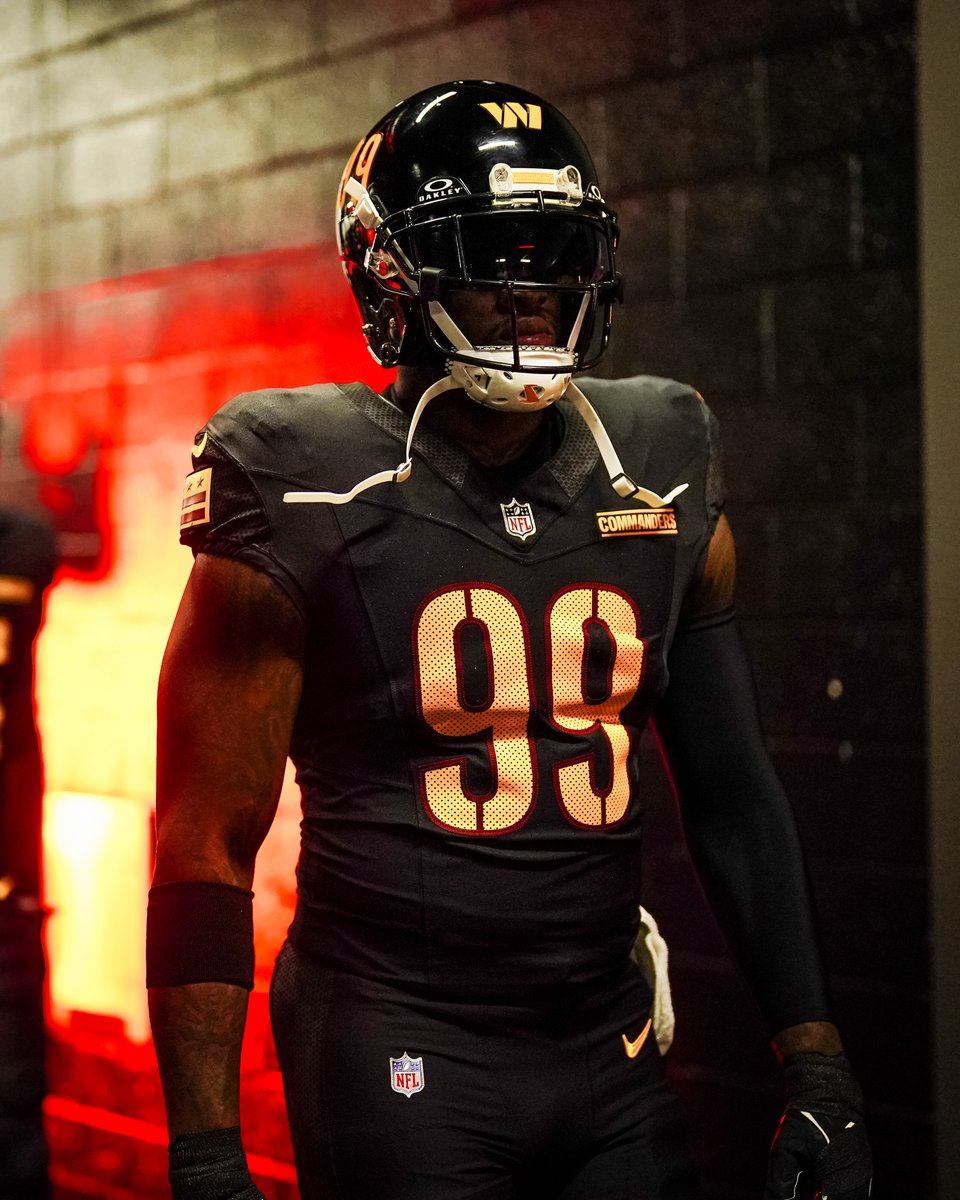 Commanders's tweet photo. Season debut of the battle blacks

#NEvsWAS | #RaiseHail https://t.co/Hkwhz5IRmf