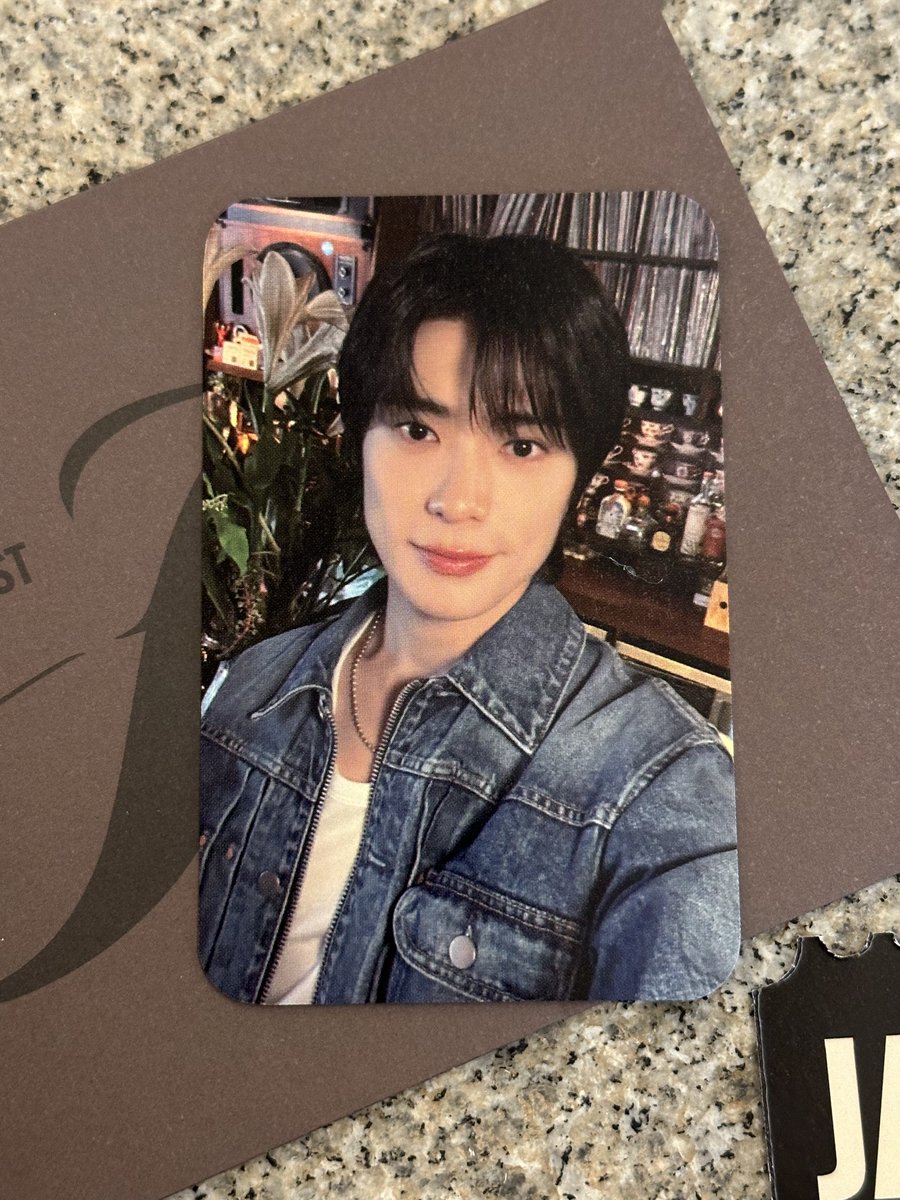 J 리스닝 파티 웰컴 패키지 #재현 #JAEHYUN 

포카 너무 귀여워 😻..
음료도 추가금 내면 세 종류 다 맛볼 수 있어서 너무 좋다 .. ♡