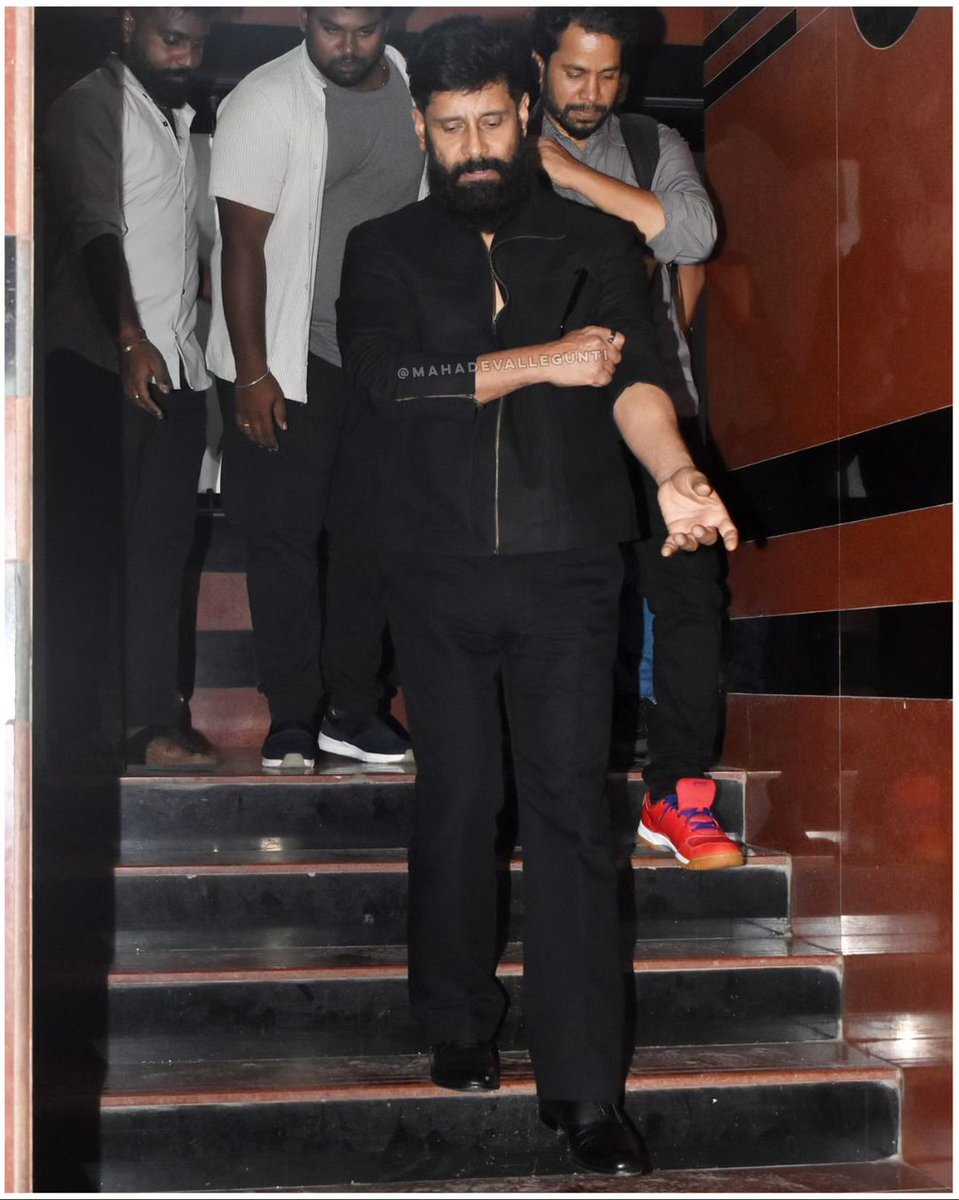 chiyaanCVF's tweet photo. Mumbai, meet the MASTER OF SWAG !! 😎🤟🏻 @chiyaan is in town, promoting #Thangalaan with his trademark ultra-cool style ahead of its grand release in North India on August 30th! ❤️🌟
#ChiyaanVikram #SwagStar
@beemji @StudioGreen2 @gvprakash @MalavikaM_ @parvatweets
@sooriaruna @Kalaiazhagan15 @proyuvraaj @mugeshsharmaa