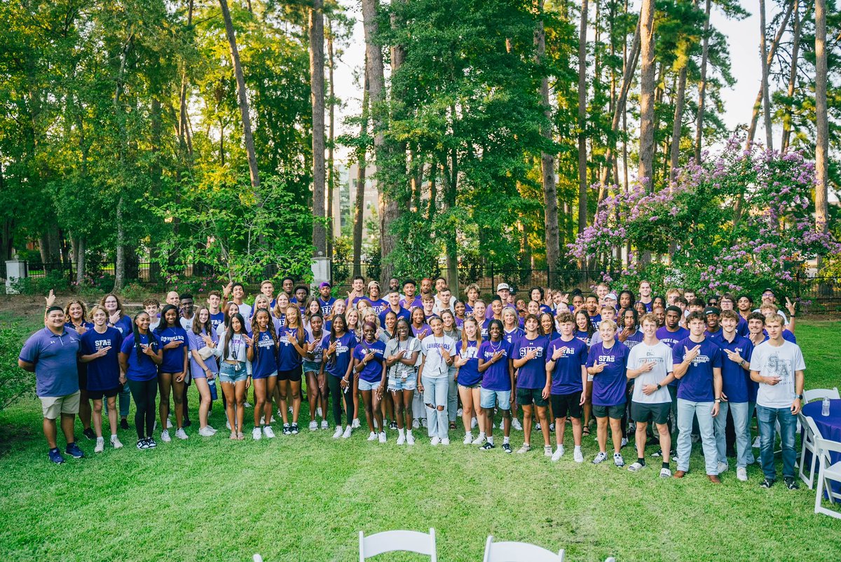 Thanks for the Ice Cream <a href="/SFASU_President/">Dr. Neal Weaver</a>! 🍦🪓

#AxeEm