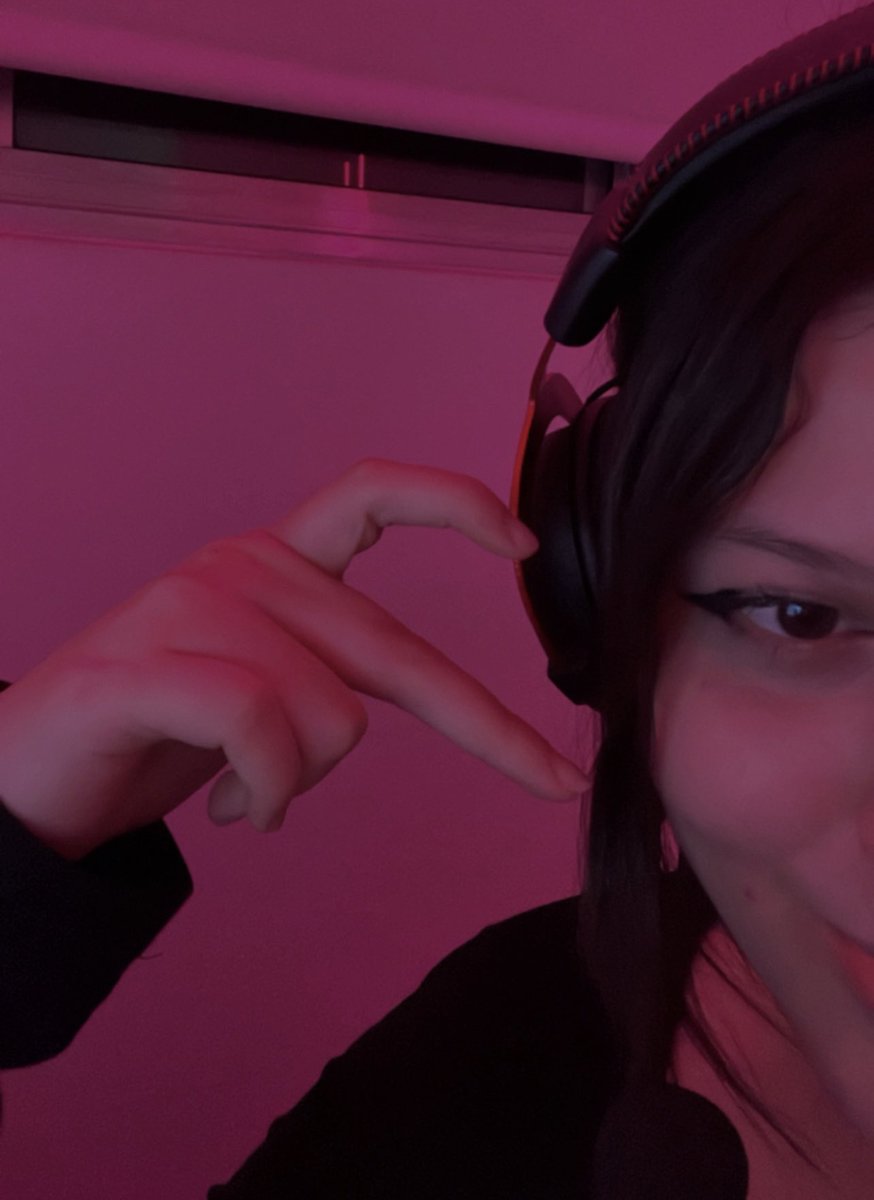 twitch.tv/lucytv vengan a saludarme y verme trolear uwu