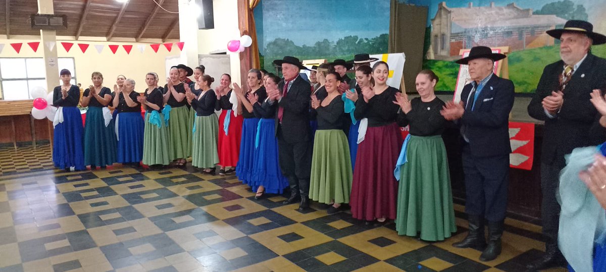 MuniChivilcoy's tweet photo. ⛪ Acompañamos las Fiestas Patronales de San Ceferino en la localidad de Palemón Huergo.

👉 La misa fue brindada por el arzobispo Jorge Eduardo Scheinig.

▪️Funcionarios municipales participaron de la actividad religiosa. https://t.co/4vf6NWBGXW