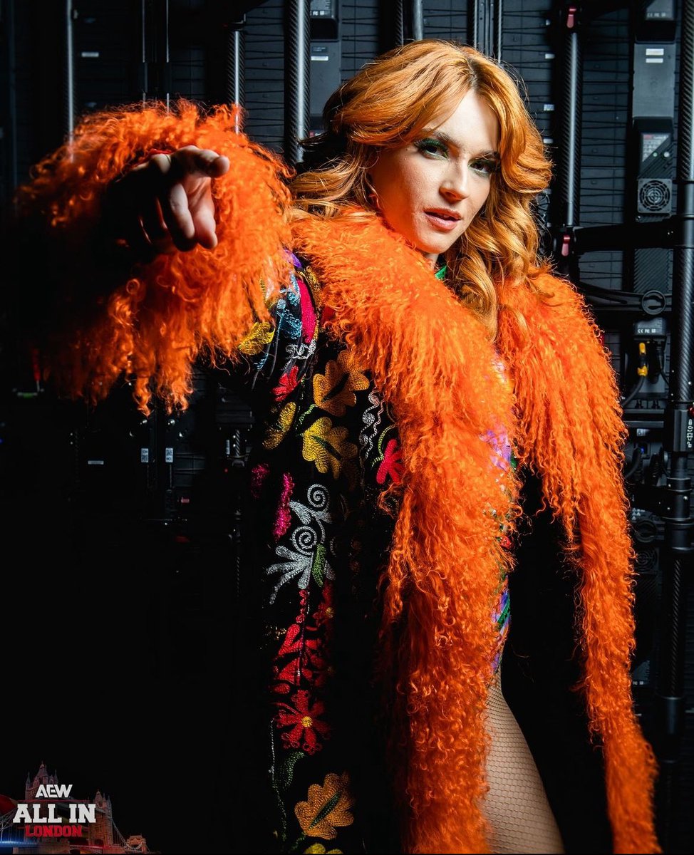 You may be wondering who did her hair. 🤔