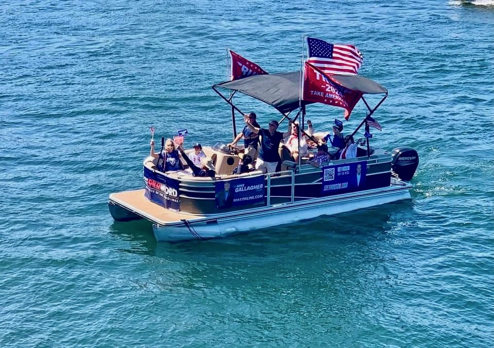 989word's tweet photo. A huge day at the #trumpboatparade on Lake Keowee! @joeyhudson @mikegallagher led the way! Hundreds of boats! Tons of support! Share your pics! https://t.co/2hjfmL3k2I