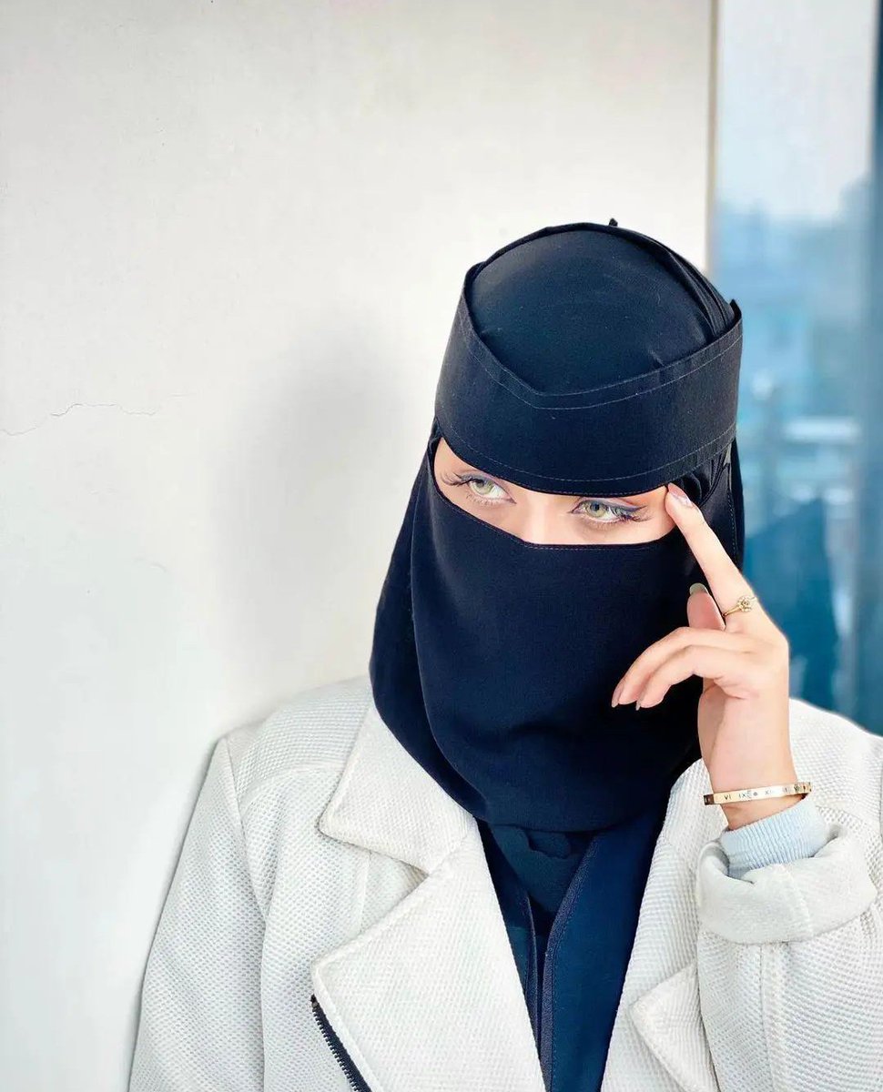 سؤال ؟ 
إذا كانت الأم مدرسة ماذا يكون الأب؟