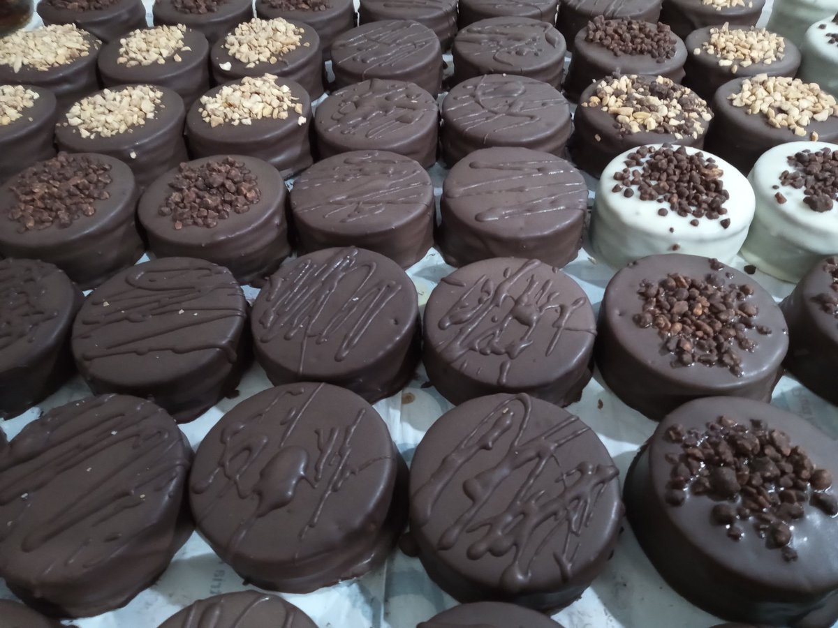 rubenpenalba1's tweet photo. Mal Domingo esto se está complicando y mucho .hoy hice 3 tartas  11 panes caseros ..3 kilos de pepas. 2 docenas de alfajores ..saben cuánto vendí? Un solo pan casero .Ni en la pandemia paso algo igual .. https://t.co/Q6AwuQTRIb