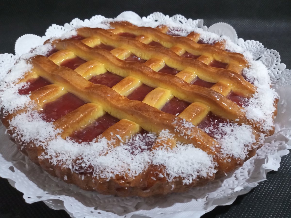 rubenpenalba1's tweet photo. Mal Domingo esto se está complicando y mucho .hoy hice 3 tartas  11 panes caseros ..3 kilos de pepas. 2 docenas de alfajores ..saben cuánto vendí? Un solo pan casero .Ni en la pandemia paso algo igual .. https://t.co/Q6AwuQTRIb
