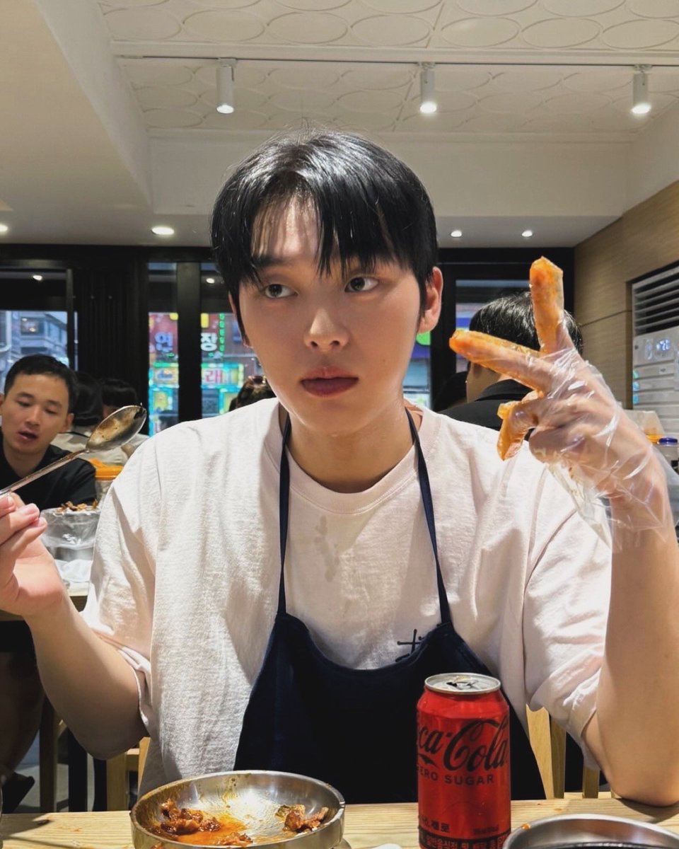 욱이 보고싶다앙.ᐟ.ᐟ  욱이수혈이 필요한데 요즘..