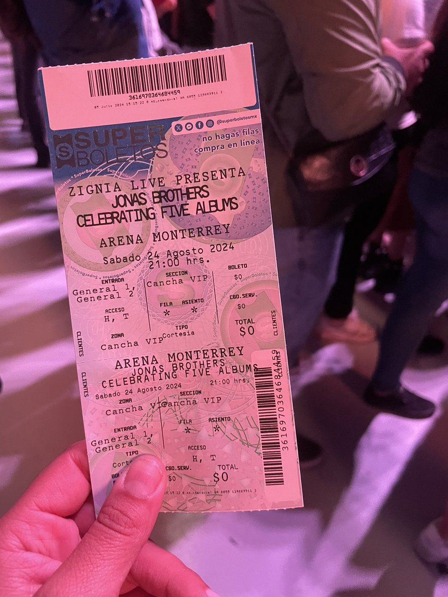 brenmtz94's tweet photo. @jonasbrothers @joejonas @nickjonas @kevinjonas thank you love you 🇲🇽😭😭😍😍 https://t.co/34f2w6n7sR