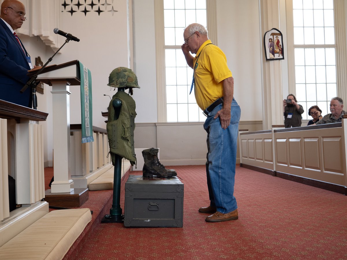 WarriorReunion's tweet photo. Veterans and Gold Star Families of 3rd Battalion, 4th Marines held a memorial at Marine Corps Base Quantico. They built a battle cross and honored their fallen by speaking their names. Thanks to Quantico and Marine Barracks 8th &amp; I for their support in this act of remembrance. https://t.co/mTolmMBXqA