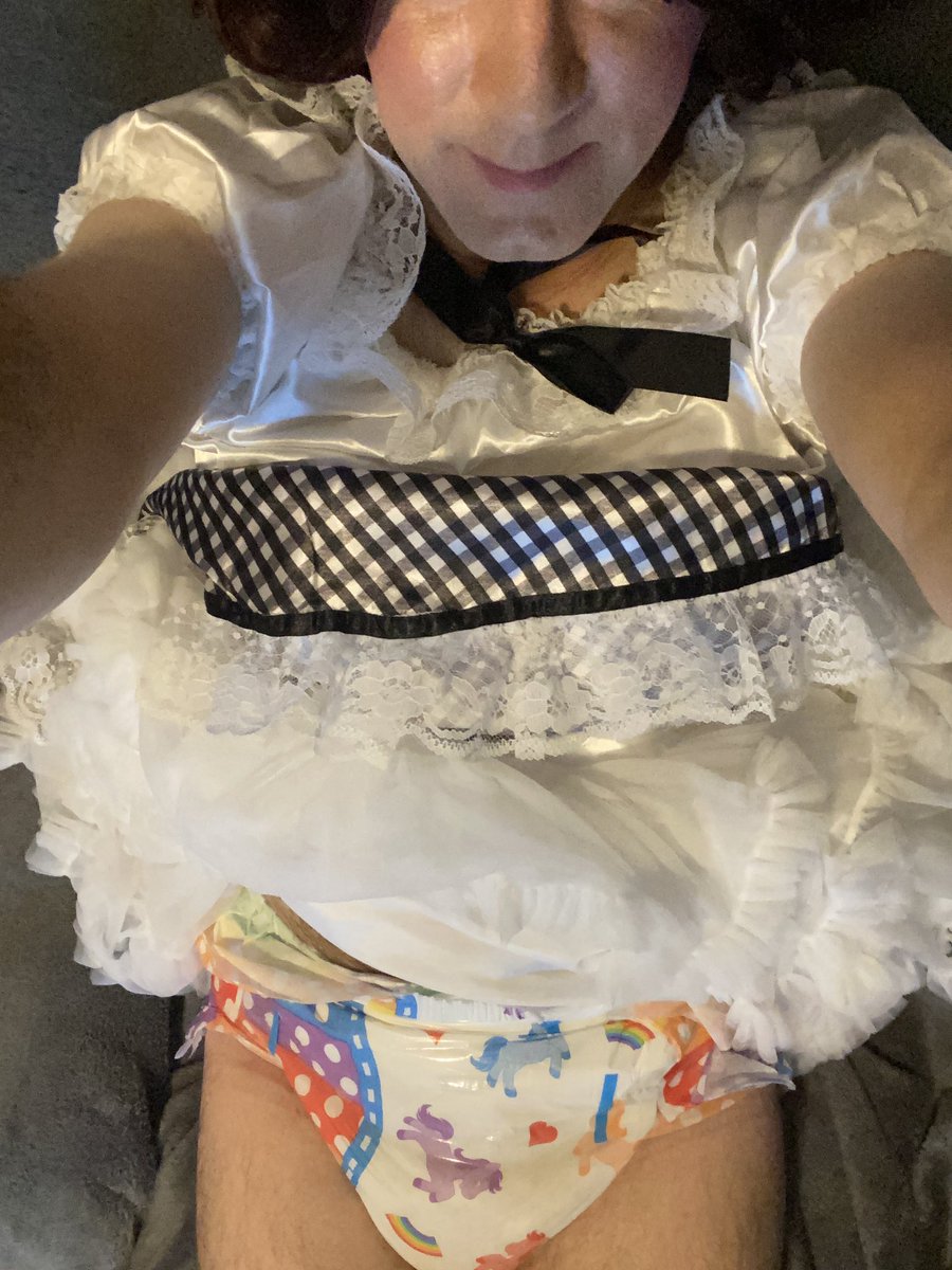 jonathansymons7's tweet photo. My diaper is wet can someone please change me? #diapersissy #pleaechangeme #sissy #sissywetmydiaperlots #humilateme https://t.co/7C2uTf7cx5
