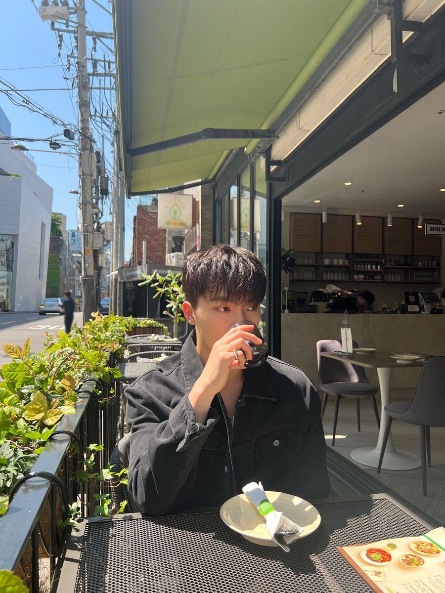 ulthorangdan's tweet photo. thread of lee dino boyfriend pics ★
(for my delulu girlies, go flex your man) https://t.co/MnmTpf7lRj