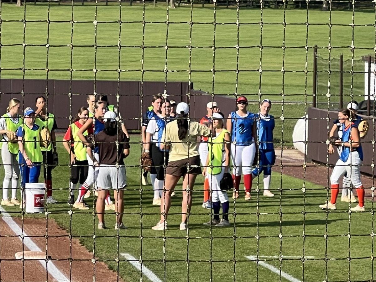 ZShtraikh_2026's tweet photo. 🙏Thank you so much @Lehighsoftball 🥎 ���️ Heading back to Austin after learning from some of the best! Coaches and players were all amazing. The Lehigh campus was truly AWEsome! 
Perfect #photobomb Coach Gonzales!
@ThunderstixCTX 
#collegegoals https://t.co/VdbDLho3bR