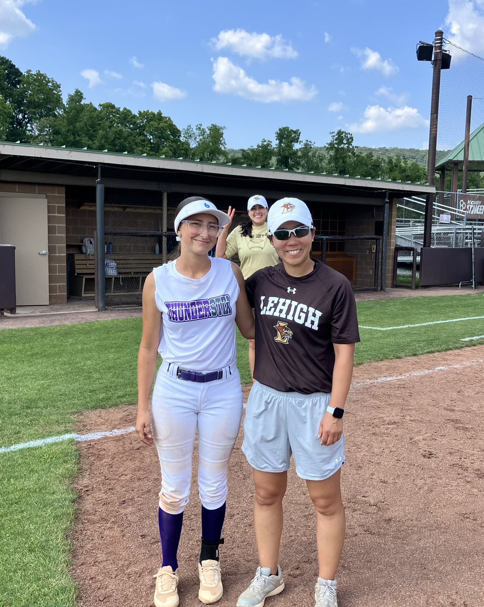 ZShtraikh_2026's tweet photo. 🙏Thank you so much @Lehighsoftball 🥎 ���️ Heading back to Austin after learning from some of the best! Coaches and players were all amazing. The Lehigh campus was truly AWEsome! 
Perfect #photobomb Coach Gonzales!
@ThunderstixCTX 
#collegegoals https://t.co/VdbDLho3bR