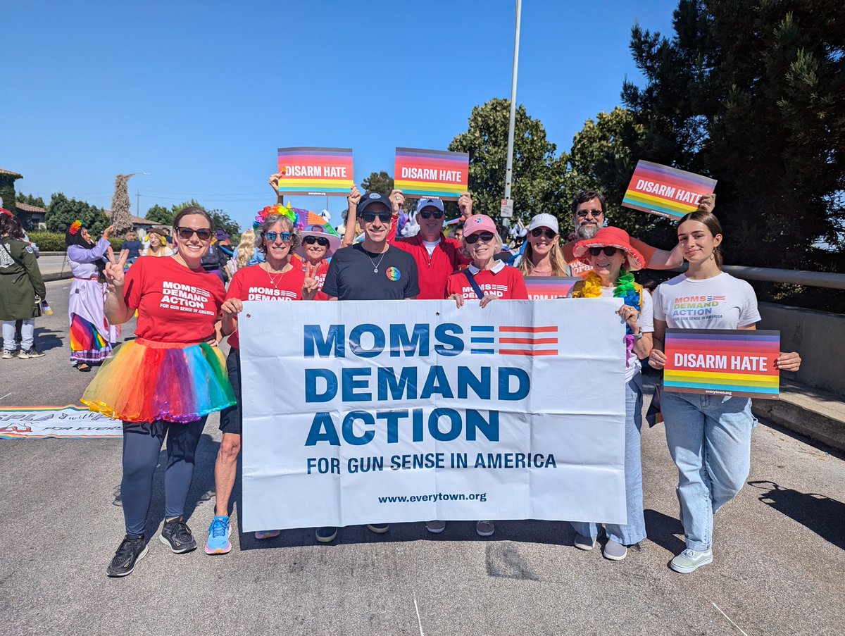 San Jose <a href="/MomsDemand/">Moms Demand Action</a> volunteers and supporters met Santa Clara County DA Jeff Rosen while walking in the Silicon Valley Pride Parade. Thank you for your work, DA Rosen; we know Gun Violence Restraining Orders help law enforcement save lives. <a href="/sccgov/">County of Santa Clara</a> #disarmhate #momsareeverywhere