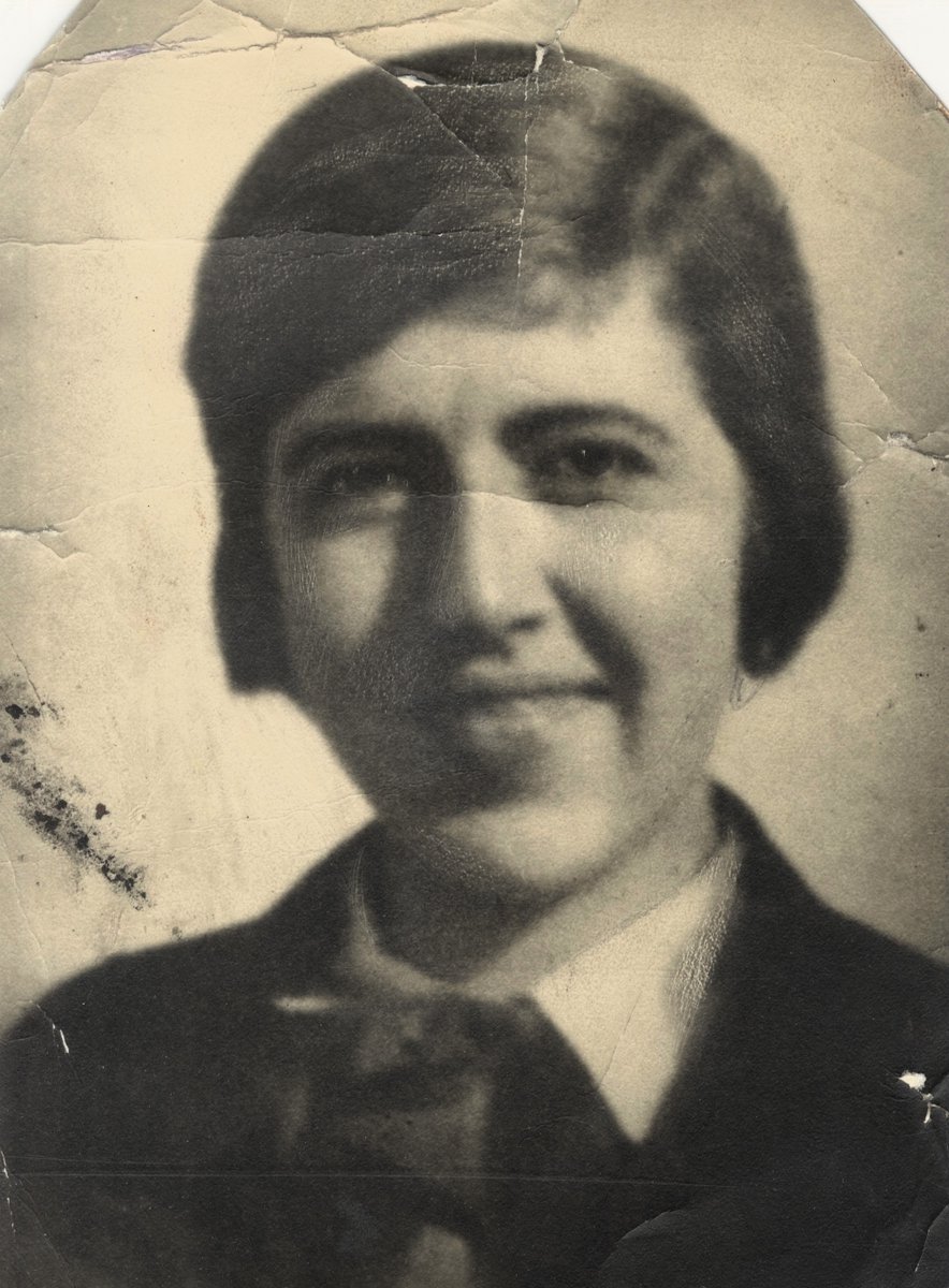 WIRE_eu's tweet photo. 💪#ElektraApostolou (1912-1944) was a beacon of strength in the Greek #Resistance: From joining #OKNE at 14, to enduring #torture and #exile, to leading efforts against the #NaziOccupation.
🕯️Tragically, she was #murdered in 1944: https://t.co/coB73Lsy64
#WomenInResistance https://t.co/PH1IsDgVTJ
