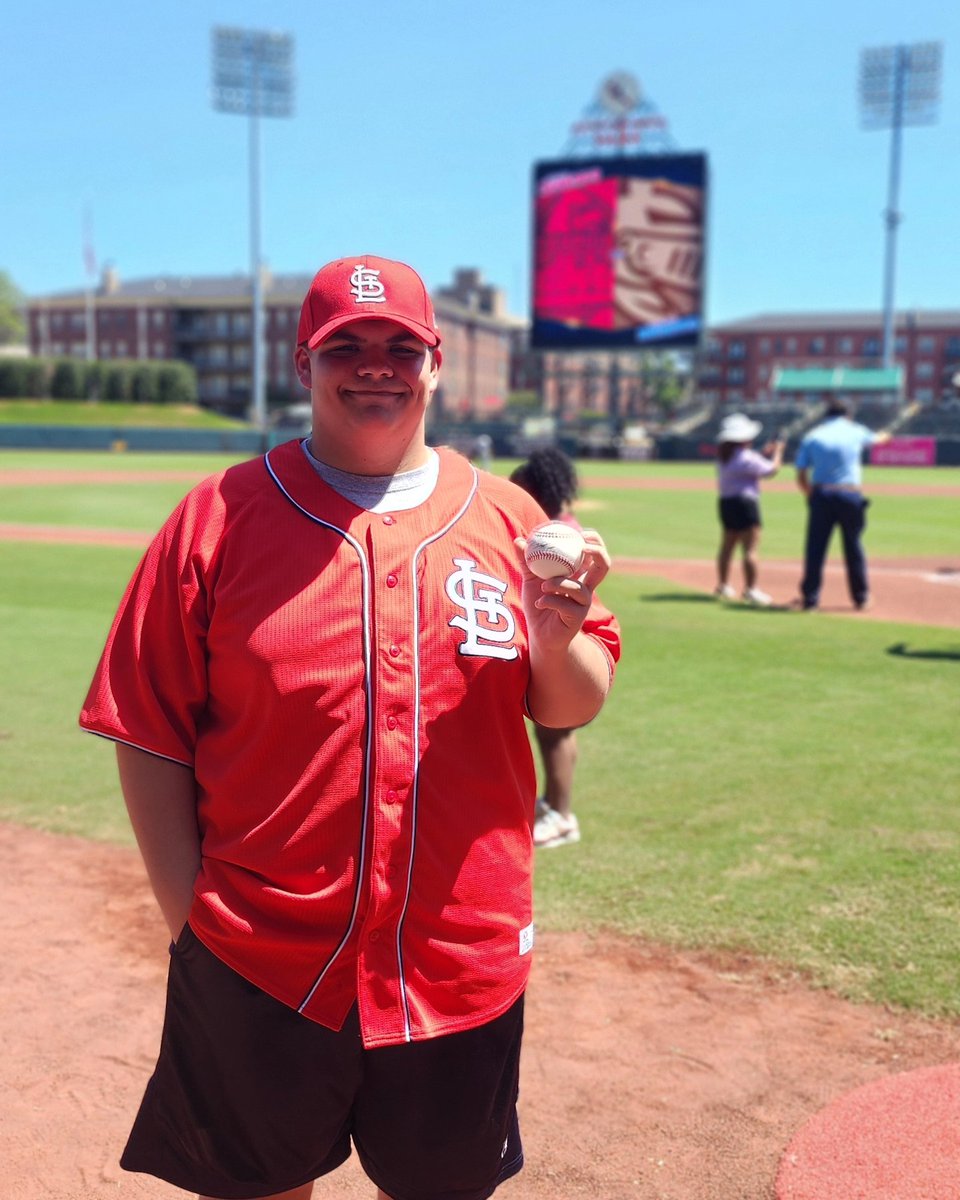 CrystalGC72443's tweet photo. Marmaduke's own Garren Carter was honored to represent @SOArkansas and Area 1 by throwing out the first pitch at today's @memphisredbirds game. Special thanks to his uncle @RHampton09 for practicing with him and joining him on the mound. #proudmom https://t.co/N8hKOaz2pI