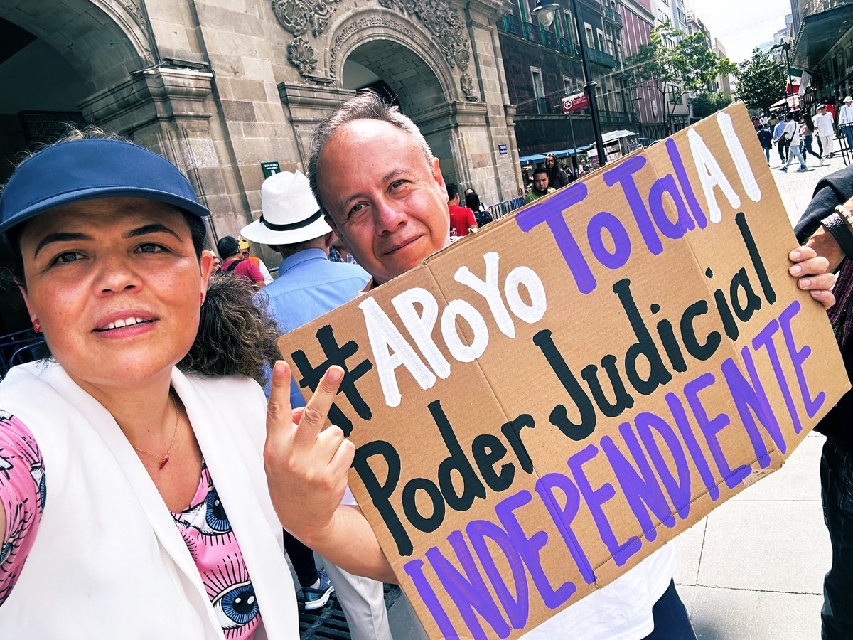 marianagc's tweet photo. ¡YO marché en SOLIDARIDAD con los trabajadores del Poder Judicial! La división de poderes es fundamental. ¡NO PERMITAMOS QUE DESTRUYAN LA REPÚBLICA! 

Por Dios, vean lo que está pasando en Venezuela. Todavía estamos a tiempo. 

#PoderJudicial
#TodosSomosPoderJudicial https://t.co/fBgrkTQgTp