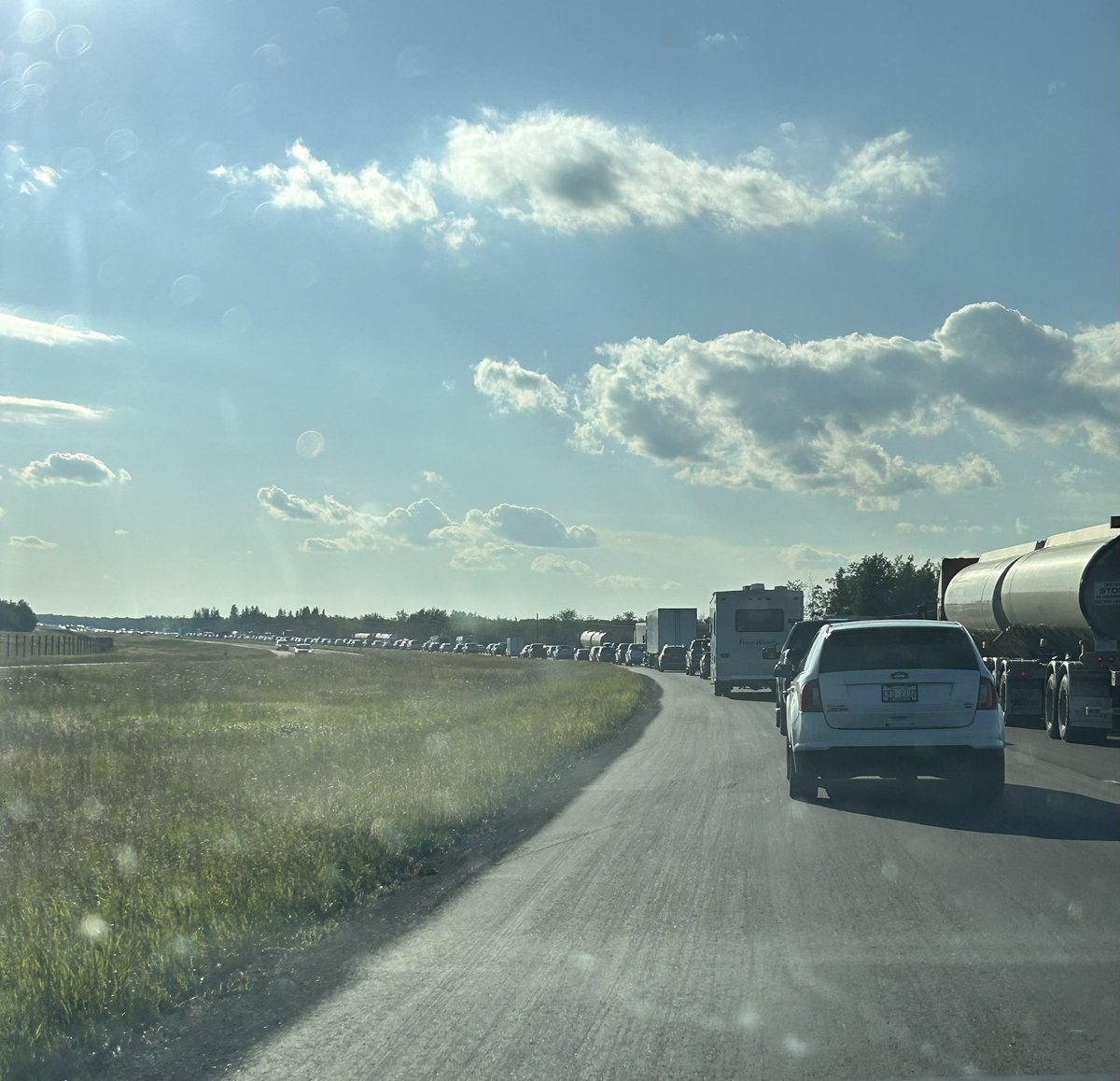 k_g18's tweet photo. Hwy 16 westbound traffic backed up all the way to the Ukrainian Village. Avoid. @511Alberta @RadioYeg @yegwave https://t.co/Gc1HQoLLwG