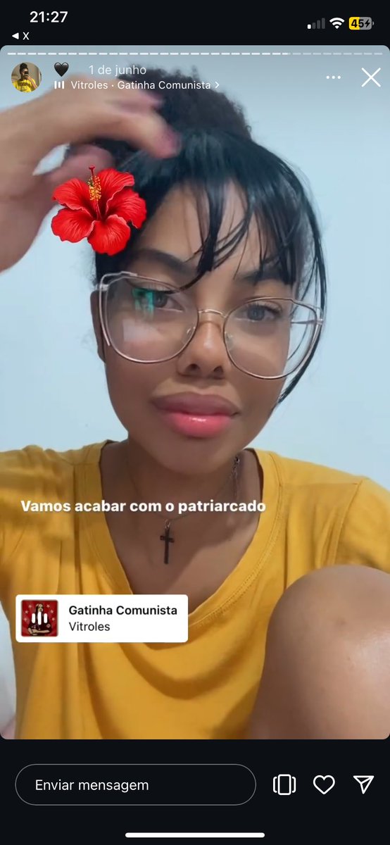 autentich_'s tweet photo. @h5lenn A coitada usa aplique de franja lisa sintética, e um milhão de filtros pra ficar mais branca. E afinar os traços negroides, E acha que tá arrasando kkkkkkkkkkkkk sai daí, Ronaldinho gaúcho, capitã do mato https://t.co/hhjYMLHYuR