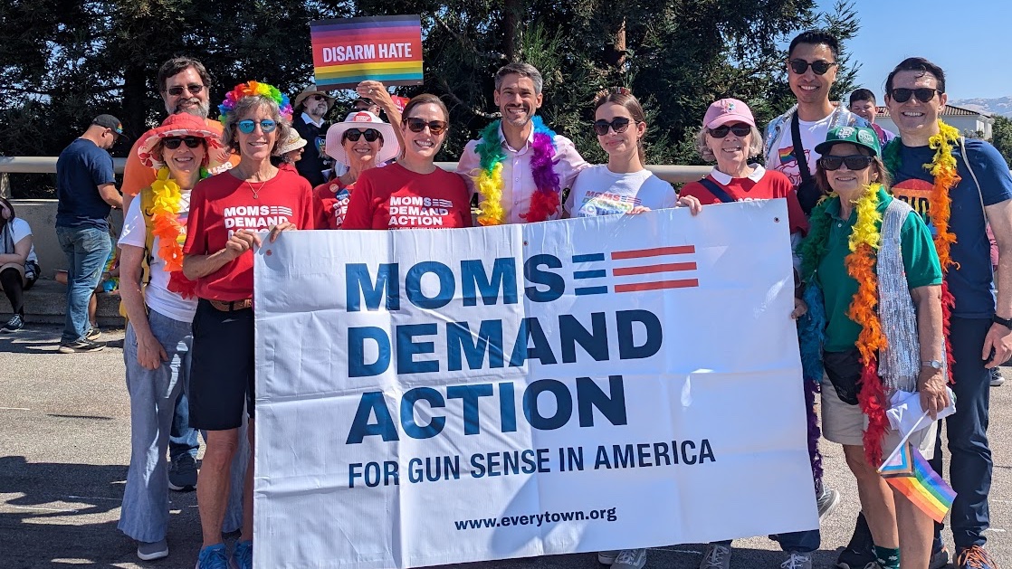 San Jose <a href="/MomsDemand/">Moms Demand Action</a> volunteers and supporters met San Jose Mayor <a href="/MattMahanSJ/">Mayor Matt Mahan</a> while walking in the Silicon Valley Pride Parade. Common-sense gun safety saves lives; thank you for your support in preventing gun violence!
#disarmhate #momsareeverywhere