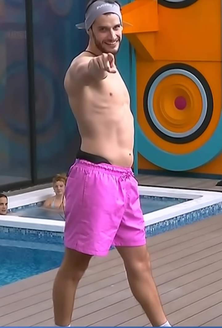 Priscilahdz14_'s tweet photo. Soy Adrian Marcelo, no puedo tener hijos, soy misógino y pedófilo, infiel y pendejo, como estoy frustrado con la vida entonces me desquitó con las mujeres, pero aguas con decirme de cosas pq no aguanto #LaCasaDeLosFamosososMx #LaCasaDeLosFamososMx2 #LCDLMX2 https://t.co/BwsbWXZiTE