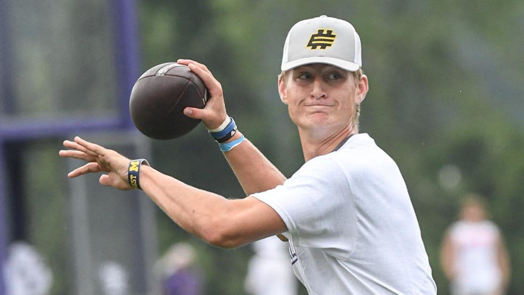 Michigan QB commit Brady Hart (<a href="/BradyHartQB/">Brady Hart</a>) is off to a red-hot start to his junior season with <a href="/CocoaFootball/">Cocoa Football</a>. The Wolverines have a good one in their 2026 recruiting class 👀⬇️

STORY: si.com/college/michig…

#Michigan | #GoBlue 〽️🏈
