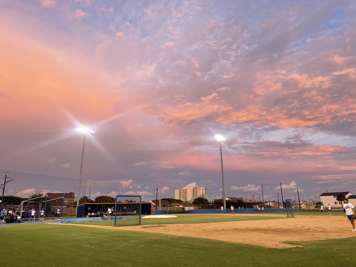 Sunday Night Swings

#IslandBoys