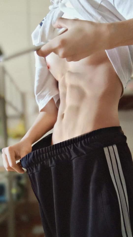 dungfti's tweet photo. @NguynNg92281278 @TimHendrixxxx inbox Facebook: Zhẹ Barkah, ah chụp cho nữa nè https://t.co/FfRQ9EIVBz