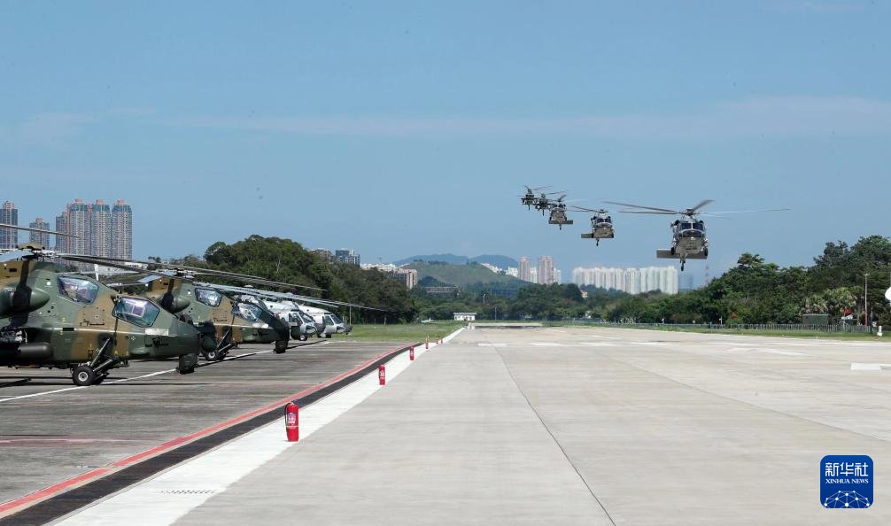PDChinese's tweet photo. 【中國人民解放軍駐香港部隊組織第27次建制單位輪換】根據《中華人民共和國香港特別行政區駐軍法》和中央軍委命令，中國人民解放軍駐香港部隊於8月25日組織了進駐香港以來第27次建制單位輪換行動。本次���制單位輪換行動，得到了香港特別行政區政府和社會各界的大力支持，駐軍對此表示衷心感謝。 https://t.co/71pKNrEiGe