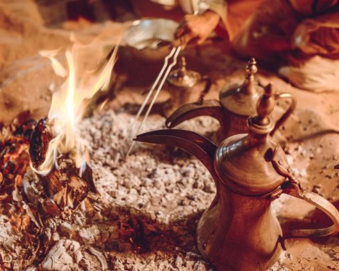 اشـوف ظـاهـرة الــتـشـرّه زايــدة
يـاليـتـهـم يـدرون مـا بـه فـايــدة
 
شوري تـقـدم دايـم العذر السمين 
هـذي خصال اهـل العقول الرائدة

احـذر تحـاول ترضي اللي يعذربون 
ناسٍ طباعيهم عن الحق .. نـايـدة

لو تحكر الفنجال من طش المطـر 
قـالـوا قهـوتـك يـالمعزب صايـدة

سليمان العبدالله