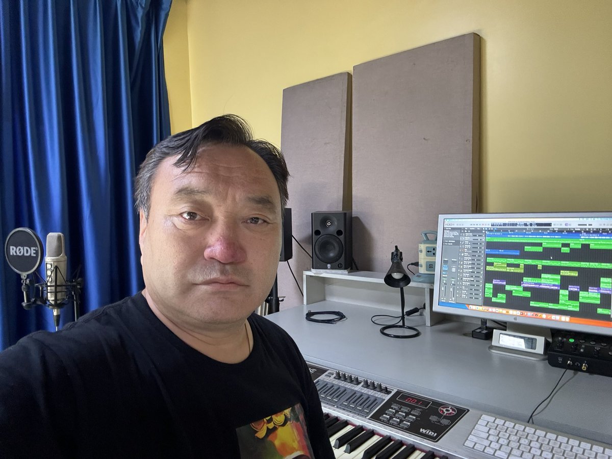 serodmusic's tweet photo. Шинэ 7 хоногийн мэнд хүргэе. Санаж сэдсэн сайн, сайхан үйлс бүхэн дэлгэрэх болтугай.
#NewComposition
#PreProductionSessions https://t.co/r2grWNJTdb