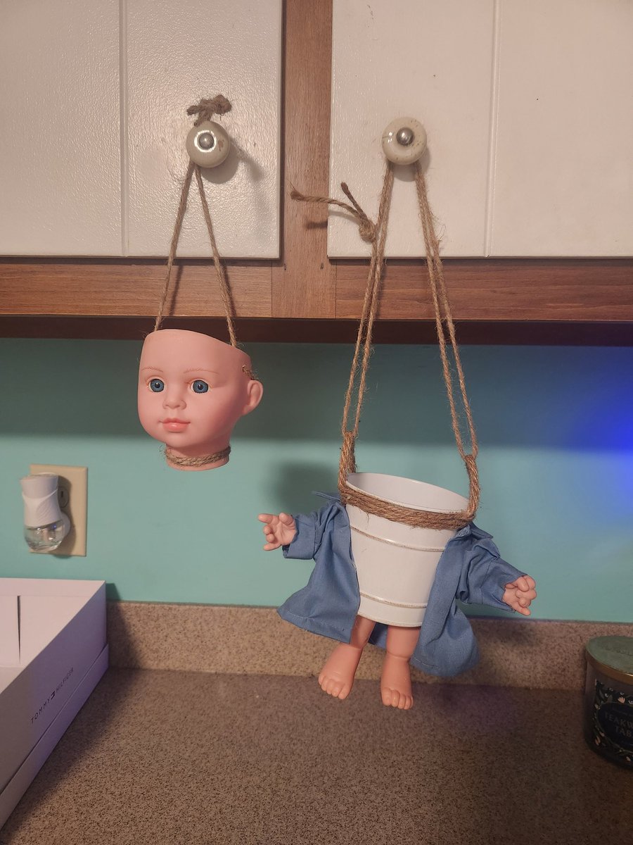 savannyartist's tweet photo. My best friend and her family hand made custom hanging pots for my plants. One of a kind, bespoke, functional modern art 🫶 @andiam0nd https://t.co/CdxhX46MBk