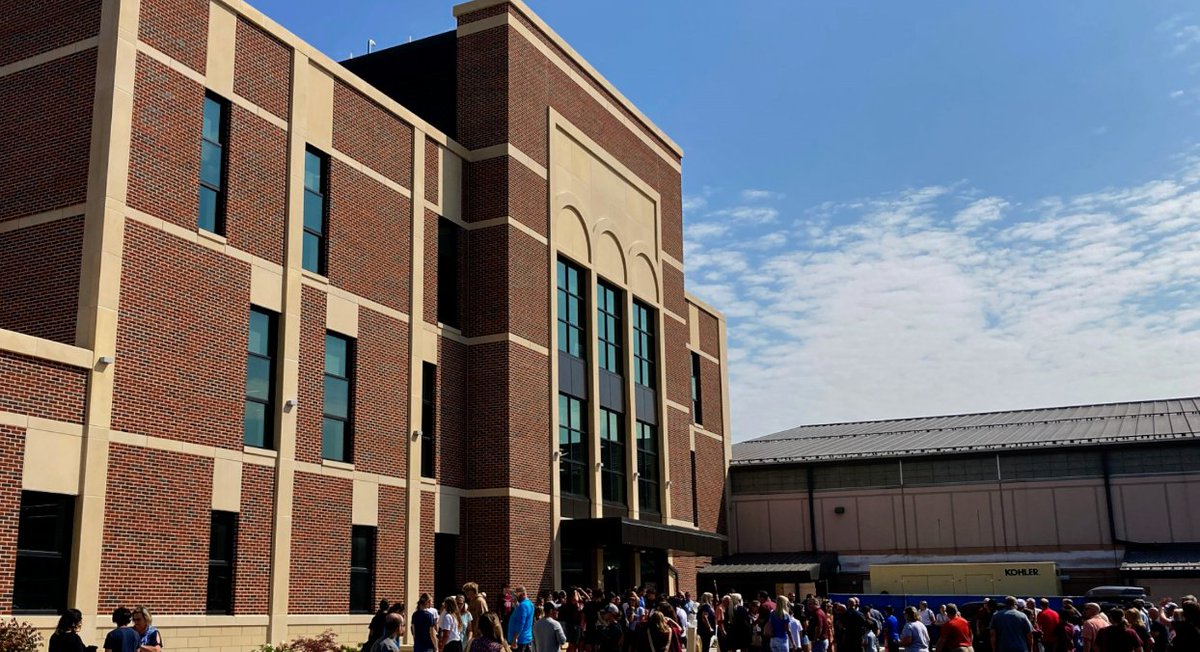 E_RODRIGUEZ_IG's tweet image. Argo High School Grand Opening of the Pass Gate Annex Building 👉 youtu.be/mOE1Omkk0do?si… via @YouTube @argohs217 #GoArgo #Argonauts #highschool #ArgoClassof85
