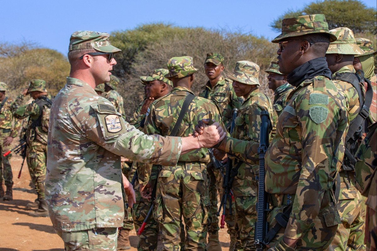 USArmy's tweet image. #MakingaDifference in Africa by fostering cooperation in areas vital to both regional and global security. 

@SETAF_Africa-led exercise Southern Accord 2024 improves interoperability with the Botswana Defence Force ➡️ army.mil/article/278812