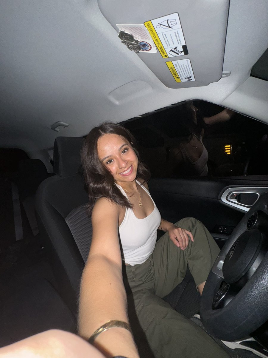Dani (@danielaloya_) on Twitter photo 