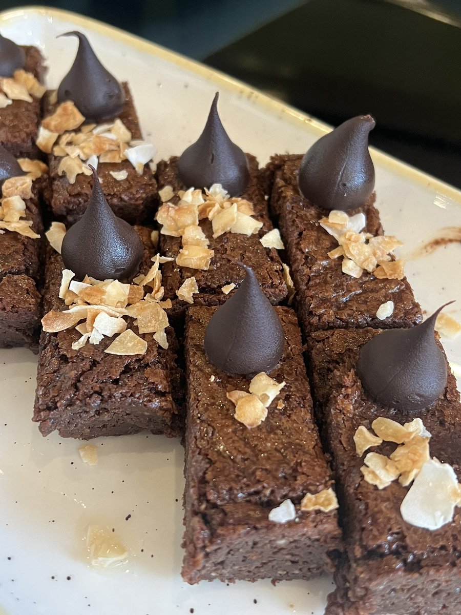 austweedsconf's tweet photo. 🌟 Morning tea at #AWC2024 just got even better with a fantastic coffee cart! ☕️ Enjoy freshly brewed coffee & a delicious selection of treats to keep you energized throughout the day. 🍰 Don't forget to swing by & grab a bite! #23rdAWC #MorningTea #CoffeeLovers #ConferencePerks https://t.co/iJFw1QgSTk
