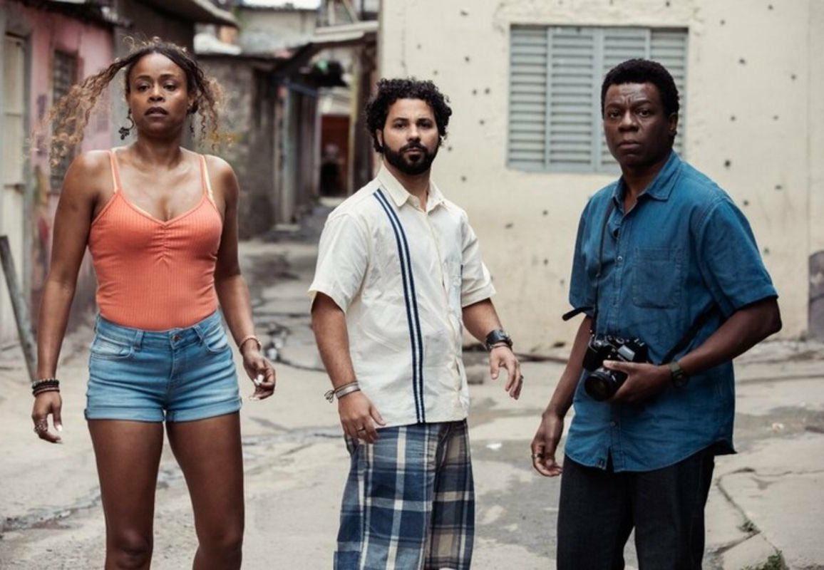 americohub's tweet photo. Ao mesmo tempo em que a série CIDADE DE DEUS respeita o legado do filme nesse 1º episódio, ela sabe utilizar a nostalgia como trampolim para estabelecer uma nova história com mais camadas sociais e núcleos de personagens.

Que o audiovisual brasileiro caia na boca do mundo!! 🎬🇧🇷 https://t.co/kDAXdNMG3m
