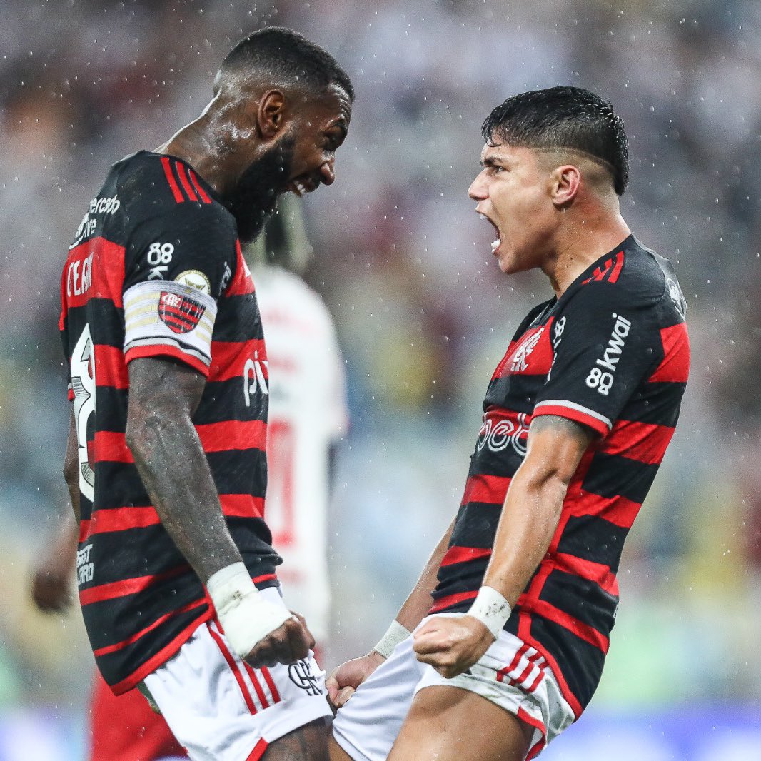 xbelacrf's tweet photo. esses dois aqui sabem o que é ser Flamengo.

QUE FOTO FODA! https://t.co/ygY9jAGami
