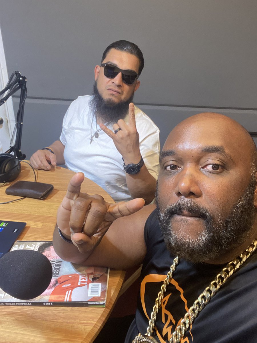 Just wrapped up episode 150 of 
Along The Wire! Dropping this week! 

Kicking Off the 24-25 #satxhsfb SZN!

Who wins districts 🤔
Pick Ems for week 1😈
Steele talkin ⚔️ <a href="/Football_Steele/">Cibolo Steele Football</a>