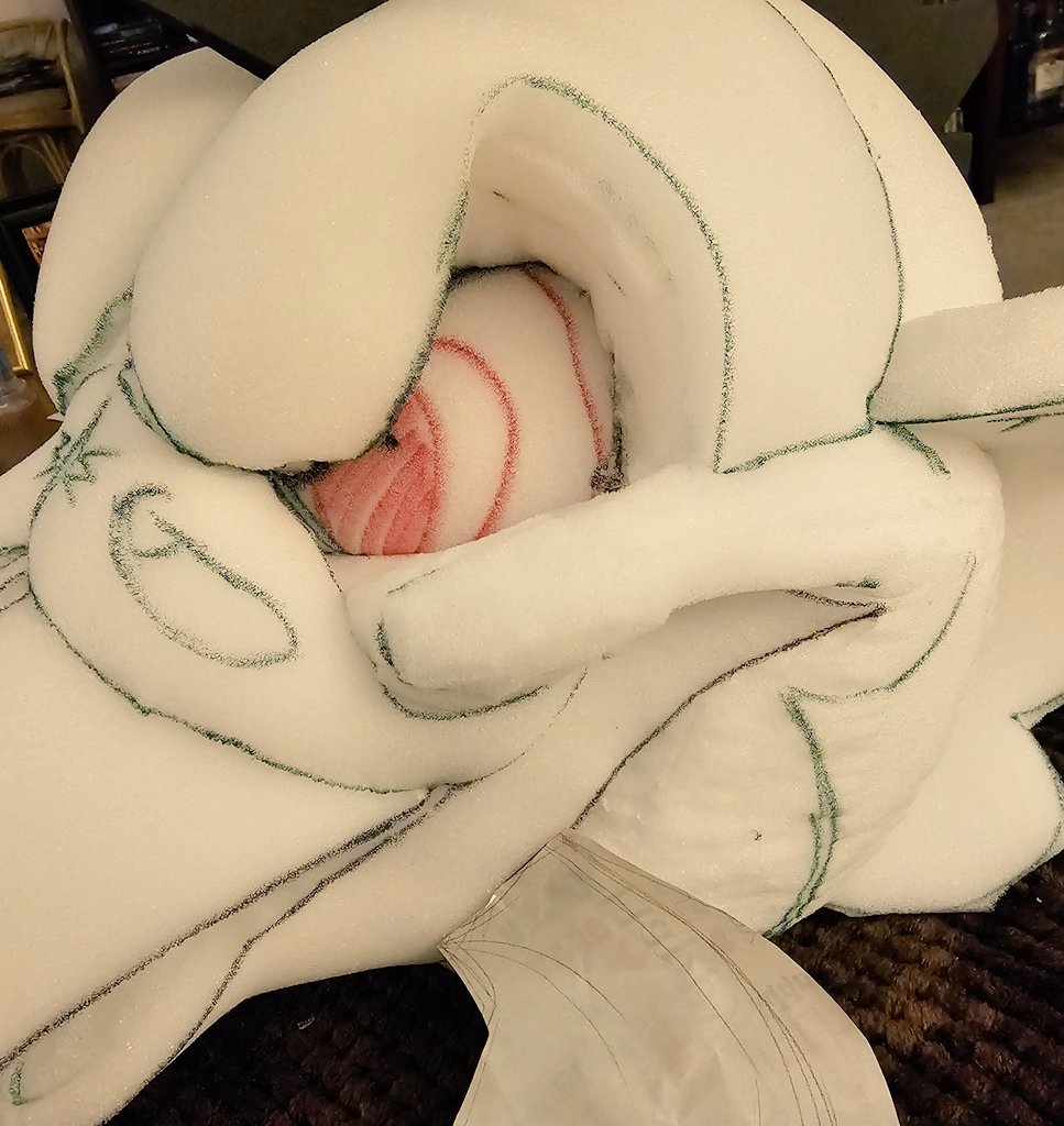 NannerMilk's tweet photo. I'm not gonna be home for another 3ish weeks, so I ordered some stuff to make some foam bases! (I couldn't wait...)

Have a sneak peek at this cocky fella I have in the works 🐓 https://t.co/xxAb8qMRdd