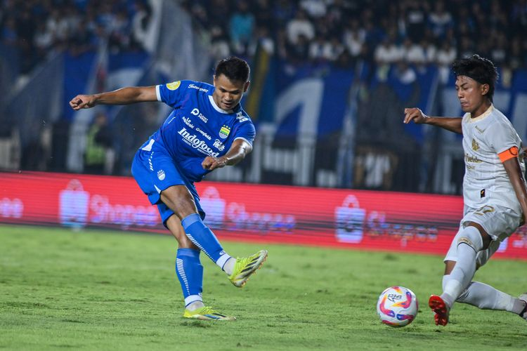InfosuporterID's tweet photo. Jumlah penonton Liga 1 Kemarin :
Persik vs Malut Utd: 2.196 (18%) (Berkurang 2 ribuan dari laga sebelumnya)
Persib vs Arema : 17.337 (64%) ( bertambah 7 ribuan penonton dari laga sebelumnya, Laga dengan penonton terbanyak ketiga musim ini)
#jumlahPenonton #Infosuporter